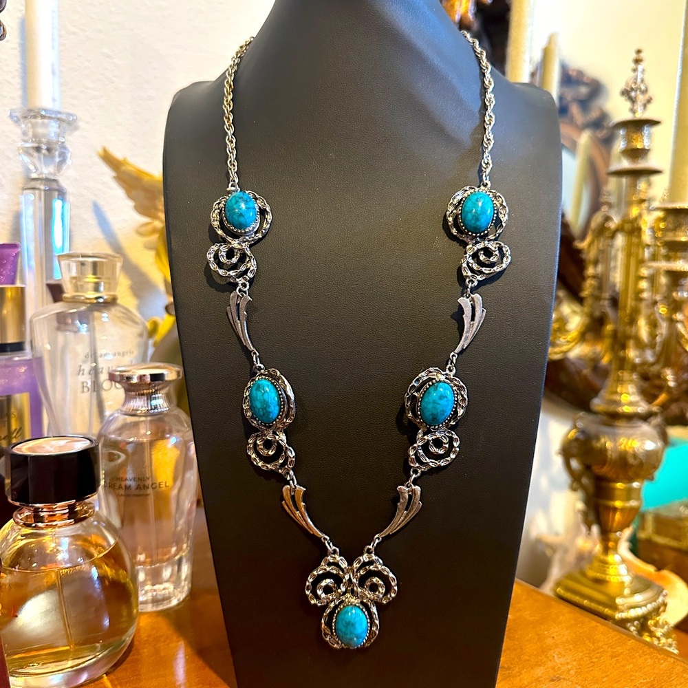 Elegant Silver and Turquoise Necklace